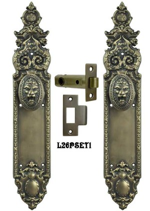 Victorian Heraldic Door Plate with Pavia Lion Knob Interior Passage Set (L26PSET2)