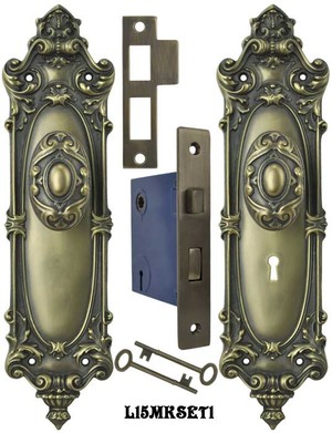 Victorian Rococo Yale Pattern set with Locking Keyed Mortise (L15MKSET1)