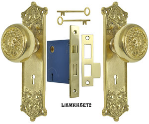 Victorian Scroll Pattern Door Plate Set with Fancy Scroll Design Doorknobs and Locking Keyed Mortise (L18MKKSET2)