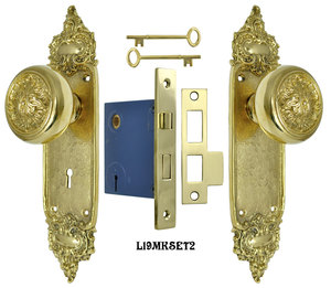 Louis Style Door Plate Set with Fancy Scroll Design Doorknobs and Locking Keyed Mortise (L19MKSET2)