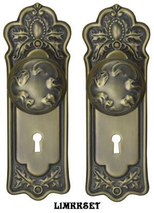 Victorian Door Plate Set with Ribbon Design Doorknobs and Locking Keyed Mortise (L1MKKSET)